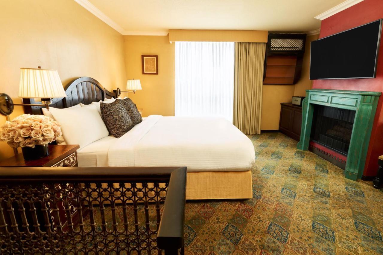 Executive Suite with Kitchenette,1498647019:JPEG